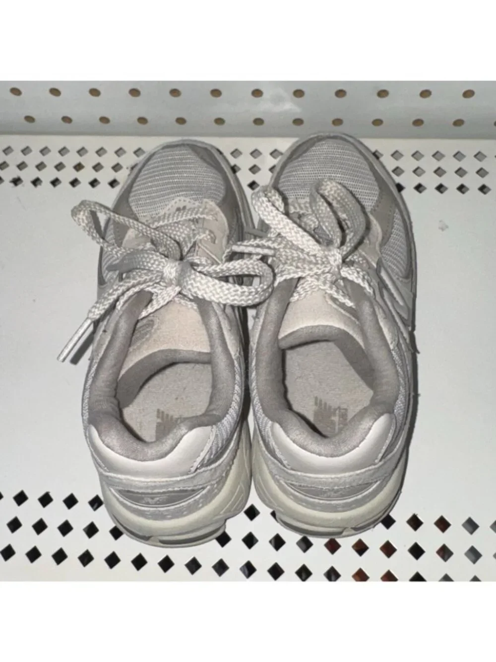 New Balance 2002R Boys Youth Suede Athletic Shoes Sneakers Size 13 Cream